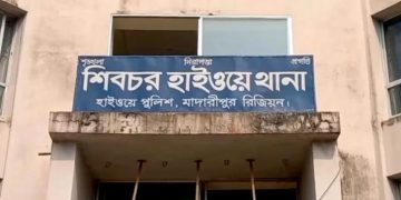ভাঙ্গা এক্সপ্রেসওয়েতে বাসচাপায় বাবা-ছেলে নিহত