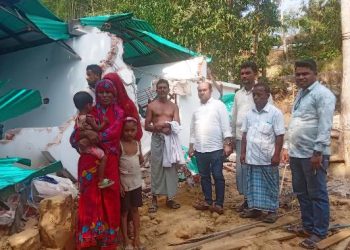 রামু রাজারকুলে গুড়িয়ে দেওয়া হলো দিনমজুরের ঘর