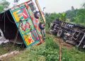 টাঙ্গাইলে ট্রাক উল্টে ১৫ জনের প্রাণহানী