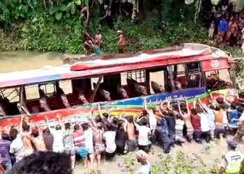 কুষ্টিয়ায় বাস-ট্রাকের সংঘর্ষ, নিহত ৫