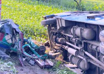 বাসের ধাক্কায় ৫ জনের প্রাণহানী