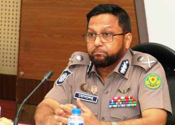 হাটে গরুর ট্রাক নিয়ে টানাটানি করলে কঠোর ব্যবস্থা: ডিএমপি কমিশনার