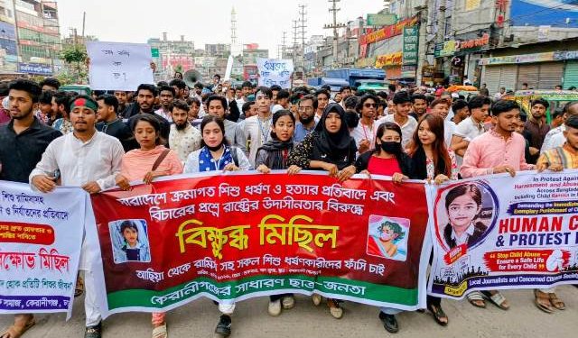 শিশু ধর্ষণ ও নির্যাতনের প্রতিবাদে কেরানীগঞ্জে মানববন্ধন