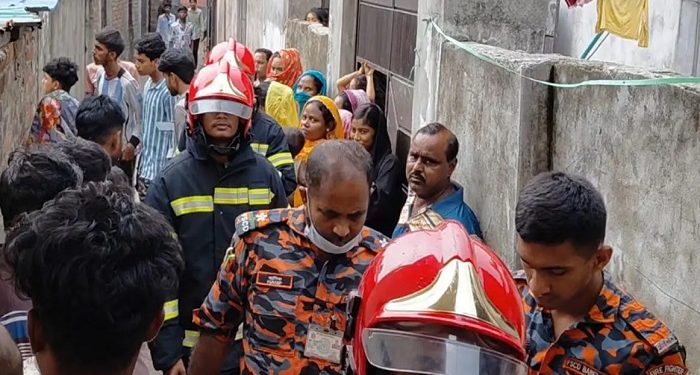 ফতুল্লায় ফের বিস্ফোরণ, বাবা-তিন ছেলেসহ দগ্ধ ৪