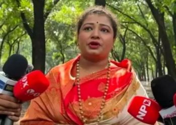 ক্ষমা চেয়ে বাউল শিল্পী হাসিনা সরকারের ভিডিও বার্তা