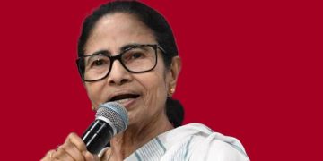 নির্বাচন প্রক্রিয়া নিয়ে প্রশ্ন তুলে পদত্যাগে নারাজ মমতা