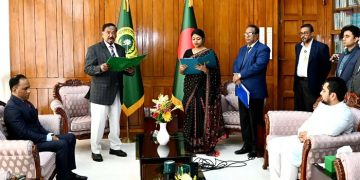 শপথ নিলেন এনসিপির নুসরাত তাবাসসুম