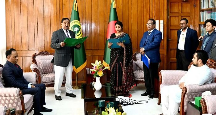 শপথ নিলেন এনসিপির নুসরাত তাবাসসুম