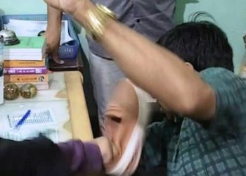 যৌন নিপীড়নের অভিযোগে এনসিপি নেতাকে জুতাপেটা
