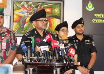 উচ্চপদস্থ কর্মকর্তা পরিচয়ে প্রতারণা: গ্রেফতার ২