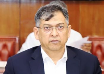 পুলিশের নতুন পোশাক ‘নেভি ব্লু শার্ট, খাকি প্যান্ট’