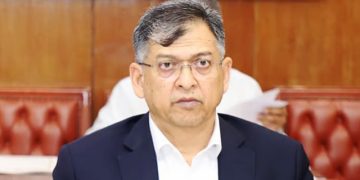 পুলিশের নতুন পোশাক ‘নেভি ব্লু শার্ট, খাকি প্যান্ট’