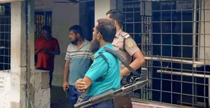 খুলনায় ফজরের নামাজের সময় মসজিদে গুলি : আহত ২