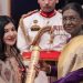 অসুস্থ শরীরে ‘পদ্মভূষণ’ পুরস্কার নিলেন অলকা ইয়াগনিক