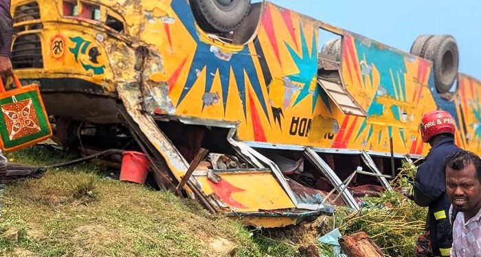 ব্রাহ্মণবাড়িয়ায় বাস উল্টে খাদে, নিহত ৪