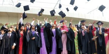 স্নাতক পর্যন্ত বিনামূল্যে মেয়েদের পড়াশোনা