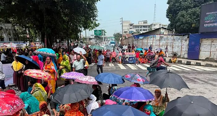 পোশাকশ্রমিকদের মহাখালী-তেজগাঁও সড়ক অবরোধ