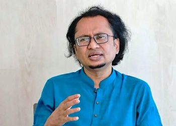 দিল্লির বিমানবন্দর থেকে ফেরত আসছেন তথ্য উপদেষ্টা