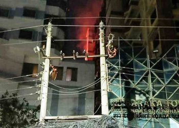 কাঁটাবনে আবাসিক ভবনে আগুনে দুজনের মৃত্যু