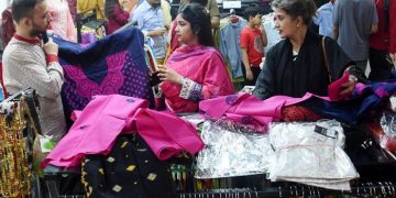 শপিংমল-মার্কেট রাত ৯টা পর্যন্ত খোলা রাখার সিদ্ধান্ত