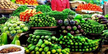 টানা বৃষ্টিতে সবজির দামে সেঞ্চুরি