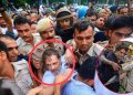 মোদির বাসভবনের সামনে থেকে রাহুল ও প্রিয়াঙ্কা গান্ধী আটক