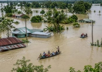 বন্যা ও পাহাড় ধসে সাত জেলায় প্রাণহানি বেড়ে ৫৪
