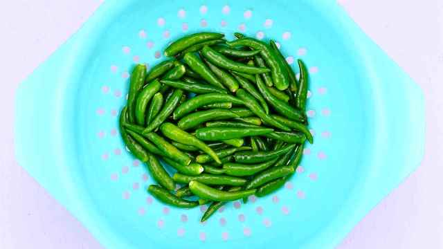 ফ্রিজ ছাড়াই কাঁচা মরিচ দীর্ঘদিন সতেজ রাখার উপায়
