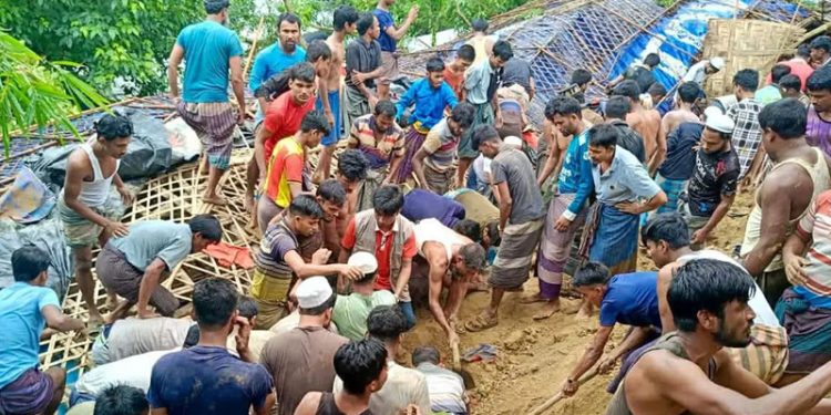 চট্টগ্রামে বন্যা-পাহাড়ধসে ৩৯ প্রাণহানি