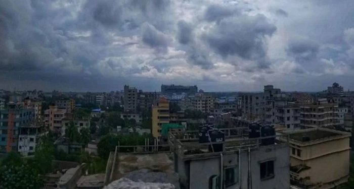 কমছে না ঢাকার ভ্যাপসা গরম, দেশজুড়ে বৃষ্টির পূর্বাভাস