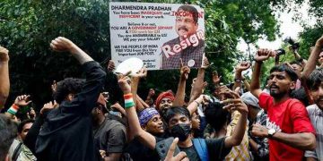 ভারতে ককরোচ জনতা পার্টির আন্দোলন প্রত্যাহার