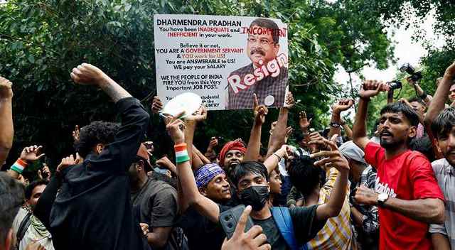 ভারতে ককরোচ জনতা পার্টির আন্দোলন প্রত্যাহার