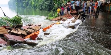 পানির চাপে গুলশান-শাহজাদপুর লিংক রোডে ধস