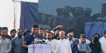 বন্যায় মানুষ কষ্টের মধ্যে, মন্ত্রীরা বিদেশ ভ্রমণ করছেন: হাসনাত