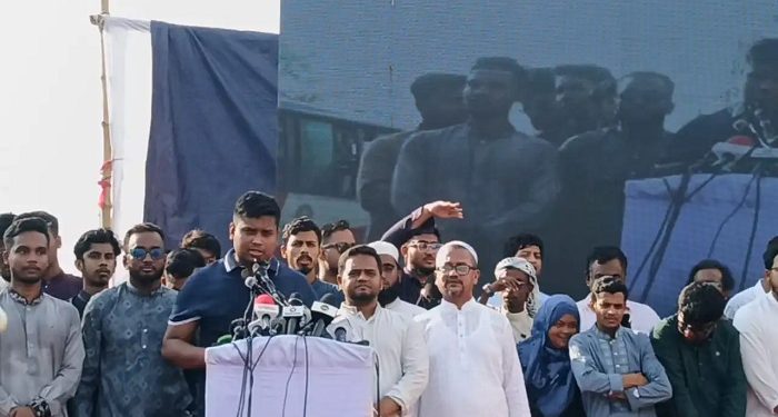 বন্যায় মানুষ কষ্টের মধ্যে, মন্ত্রীরা বিদেশ ভ্রমণ করছেন: হাসনাত