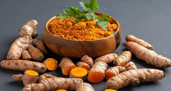 সকালে এক টুকরো কাঁচা হলুদ চিবিয়ে খাওয়ার উপকারিতা
