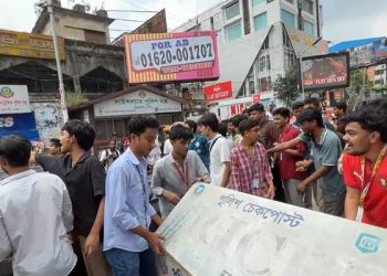 শিক্ষামন্ত্রীর পদত্যাগ দাবিতে শিক্ষার্থীদের বিক্ষোভ