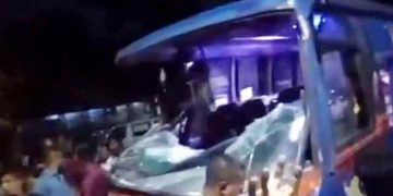 কুর্মিটোলা হাসপাতালের দেয়ালে ধাক্কা খেল বাস, পথচারী নিহত