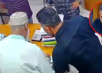 অণ্ডকোষ চেপে ধরে চেক-স্ট্যাম্পে স্বাক্ষর নেওয়া সেই লিটু গ্রেপ্তার