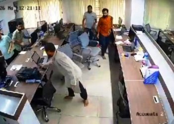 ‘চট্টগ্রামে ব্যবসাপ্রতিষ্ঠানে হামলা করে ৩৫ লাখ টাকা লুট
