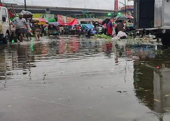 বৃষ্টিতে ঢাকার বিভিন্ন রাস্তায় পানি, পরীক্ষা বন্ধ অনেক স্কুলে
