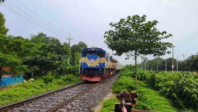 ৮ ঘণ্টা পর রাজশাহীর সঙ্গে সারা দেশের রেল যোগাযোগ স্বাভাবিক