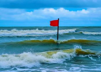 সমুদ্রবন্দরে ৩ নম্বর সতর্কতা