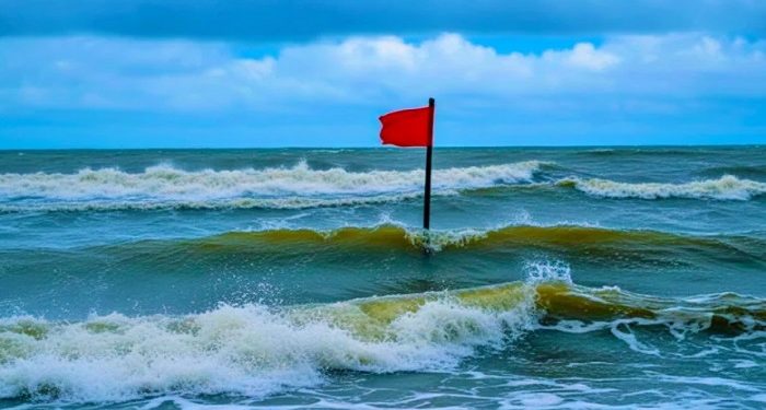 সমুদ্রবন্দরে ৩ নম্বর সতর্কতা