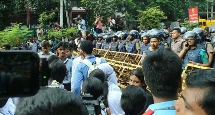 ছয় দফা দাবি নিয়ে সচিবালয়ে ৬ শিক্ষার্থী