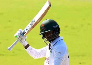 ঐতিহাসিক শতক বাবা-মাকে উৎসর্গ করলেন তানজিদ তামিম