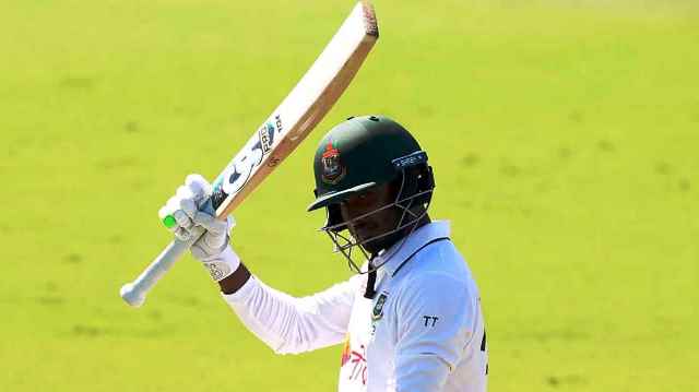 ঐতিহাসিক শতক বাবা-মাকে উৎসর্গ করলেন তানজিদ তামিম