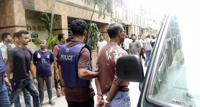 রাজধানীতে ‘ভুল ডাকাতি’র খবরে পুলিশের অভিযান, তথ্যদাতাই আটক