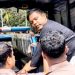 ৩২ নম্বরে ফুল দিতে এসে আটক কে এই যুবক