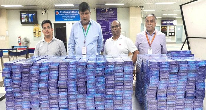 শাহ আমানতে সাড়ে ৫ কোটি টাকার সিগারেট-আইফোন জব্দ